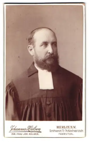 Fotografie Johannes Hülsen, Berlin, Dorotheenstr. 72-74, Porträt eines Geistlichen