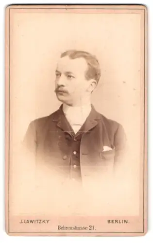 Fotografie J. Lawitzky, Berlin, Behrenstrasse 21, Porträt des Herrn Alfred Münzel, Berlin 1891