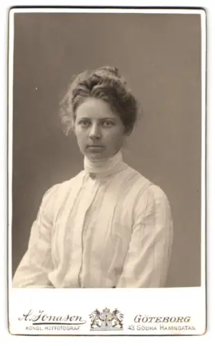 Fotografie A. Jonason, Göteborg, Södra Hamngatan 43, Porträt einer jungen Frau