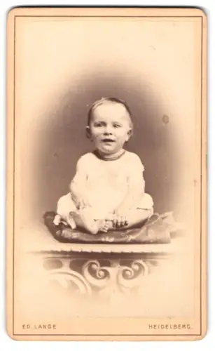 Fotografie Ed. Lange, Heidelberg, Hauptstrasse 87, Porträt des Kleinkinds Kurt Mühlmann