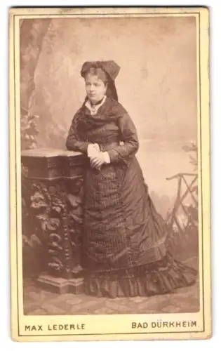 Fotografie Max Lederle, Bad Dürkheim, Gaustrasse 400, Porträt der Frau Fontmeister