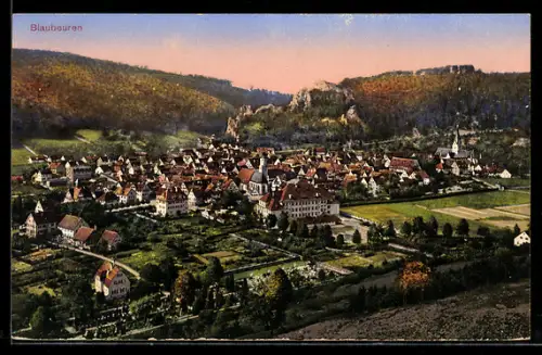 AK Blaubeuren, Gesamtansicht des Ortes, umgeben von Felsen und bewaldeten Hügeln