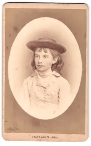 Fotografie Franz Völker, Graz, Realschulgasse 6-8, Porträt des Mädchens Maria Anna Robiczek