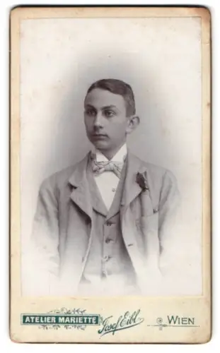 Fotografie Josef Eibl, Wien, Schönbrunnerstrasse 18, Porträt des jungen Mannes Josef F.