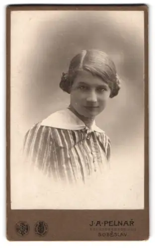 Fotografie J. A. Pelnar, Sobeslav, Námestí 88, Portrait der Frau Zdenka Veprek, Sobeslav 1913