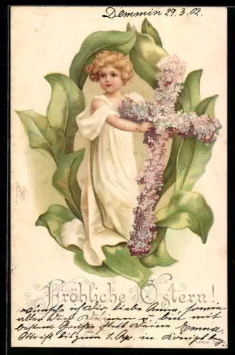 AK Blondes Mädchen hält ein Blumenkreuz