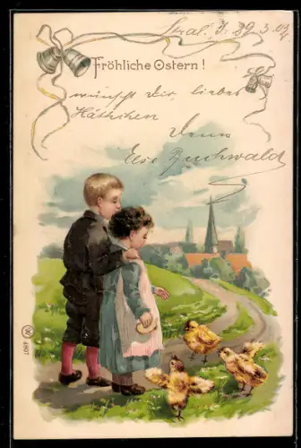 AK Junge und Mädchen füttern die Küken auf dem Weg, Fröhliche Ostern, Glocken