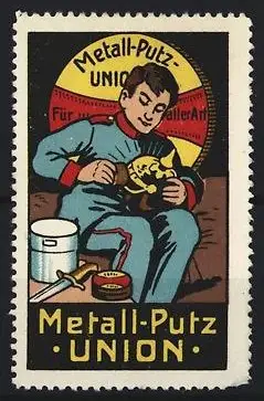 Reklamemarke Metall-Putz-Union, Soldat poliert Pickelhaube auf Hochglanz