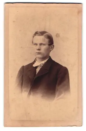 Fotografie C. Brasch, Berlin, Wilhelmstr. 58, Portrait eines jungen Mannes