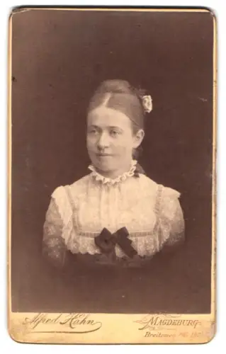 Fotografie Alfred Hahn, Magdeburg, Breiteweg 196/197, Porträt einer jungen Frau