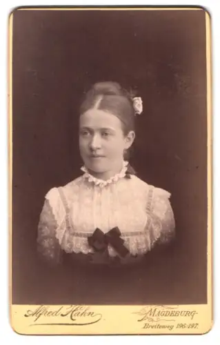 Fotografie Alfred Hahn, Magdeburg, Breiteweg 196/197, Porträt einer jungen Frau