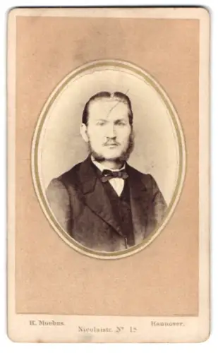 Fotografie H. Moebus, Hannover, Nicolaistrasse 1a, Porträt eines Mannes