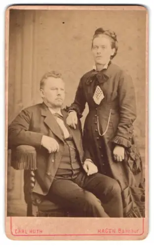 Fotografie Carl Huth, Hagen, Kölnerstrasse 7, Würdevolles Paarporträt