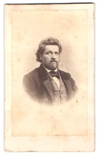 Fotografie unbekannter Fotograf und Ort, Porträt eines Mannes mit Bart