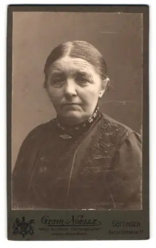 Fotografie Gebr. Noelle, Göttingen, Kurze Strasse 5, Porträt einer älteren Dame