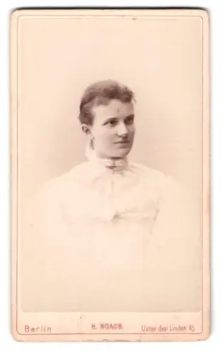 Fotografie H. Noack, Berlin, Unter den Linden 45, Porträt einer Frau