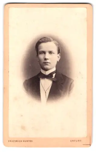 Fotografie Friedrich Kuntze, Erfurt, Anger 51, Porträt eines jungen Mannes