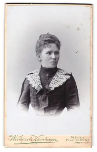 Fotografie Richard Kasbaum, Berlin, Friedrich-Str. 125, Porträt einer Frau