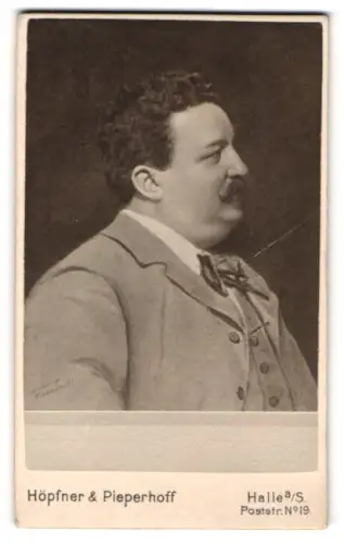 Fotografie Höpfner & Pieperhoff, Halle an der Saale, Poststr. 19, Portrait eines Mannes im Profil
