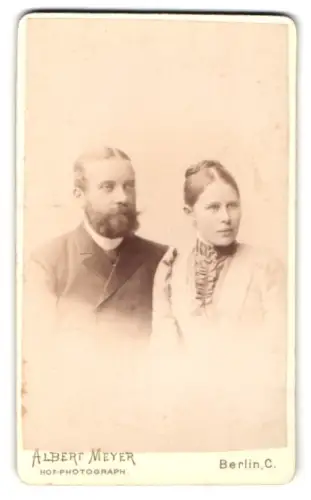 Fotografie Albert Meyer, Berlin, Alexander-Strasse 45, Porträt eines Paares