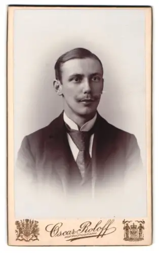 Fotografie Oscar Roloff, Berlin, Jerusalemer-Str. 59, Porträt eines eleganten Herrn