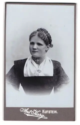Fotografie Ant. Karg, Kufstein, Unterer Stadtplatz 7, Porträt einer jungen Frau