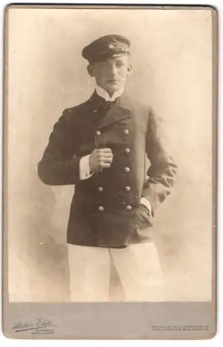 Fotografie Atelier Elite, Berlin-Charlottenburg, Berlinerstrasse 112, Porträt eines jungen Mannes in Uniform