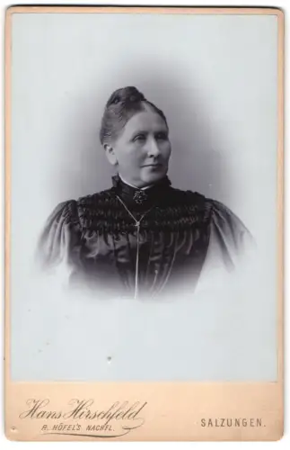 Fotografie Hans Hirschfeld, Salzungen, Neuenthor, Porträt einer würdevollen Dame