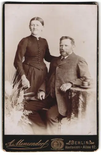 Fotografie A. Menzendorf, Berlin, Kastanienallee 62, Porträt eines Paares