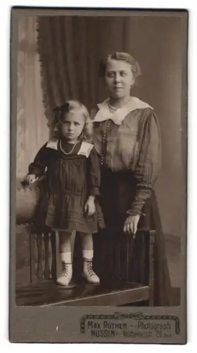 Fotografie Max Rother, Nossen, Waldheimerstr. 29, Mutter mit Kleinkind
