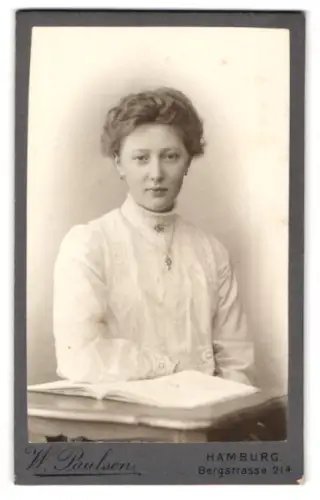 Fotografie W. Paulsen, Hamburg, Bergstrasse 21a, Porträt einer jungen Dame
