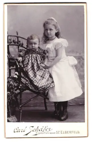 Fotografie Carl Schäfer, Elberfeld, Kipdorfstrasse 57, Zwei Kinder in Sonntagskleidung