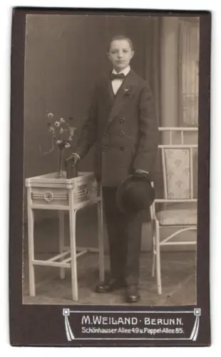 Fotografie M. Weiland, Berlin, Schönhauser Allee 49, Porträt eines jungen Mannes