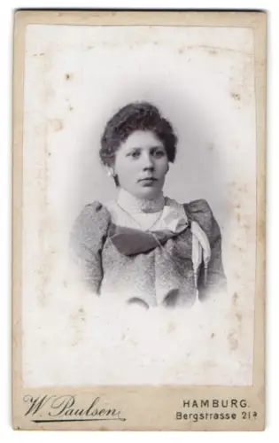 Fotografie W. Paulsen, Hamburg, Bergstrasse 21a, Porträt einer jungen Frau