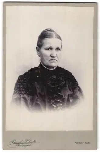 Fotografie Bernh. Schulte, Meschede, Portrait einer älteren Dame