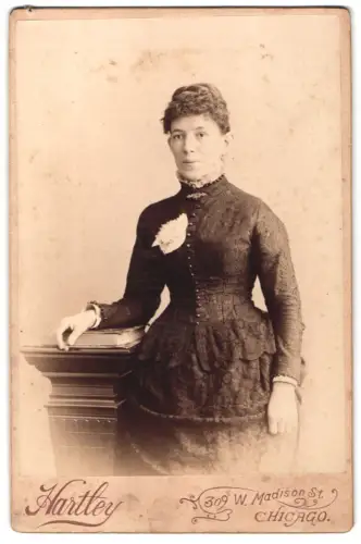Fotografie Hartley, Chicago, W. Madison St 309, Porträt einer Dame