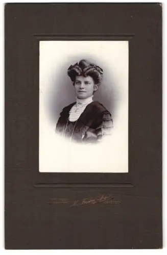 Fotografie H. Friebel-Sahlii, Zofingen, Porträt einer Dame