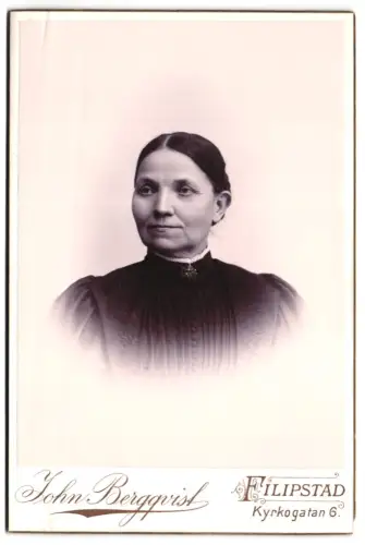 Fotografie John Bergqvist, Filipstad, Kyrkogatan 6, Porträt einer Dame