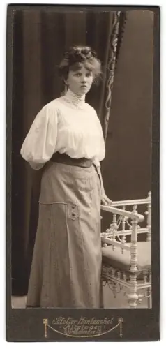 Fotografie Atelier Hentzschel, Kitzingen, Wörthstrasse 10, Dame im eleganten Kleid