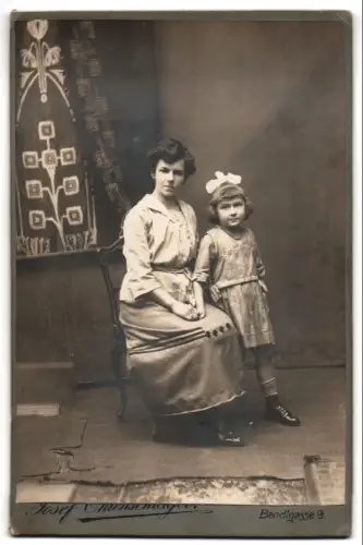 Fotografie Josef Ohlenschlager, Wien, Bendlgasse 9, Mutter mit Kind