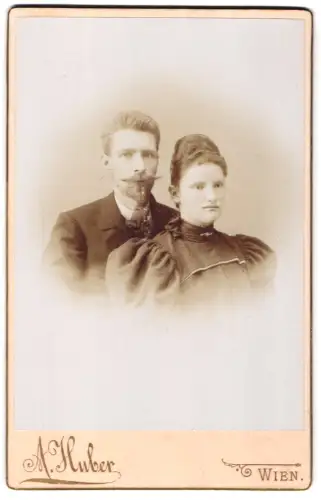 Fotografie A. Huber, Wien, Stock-im-Eisen-Platz 2, Porträt eines Ehepaares