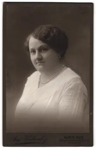 Fotografie Aug. Kühnel, Wien, Ottakringerstrasse 52, Porträt einer Dame