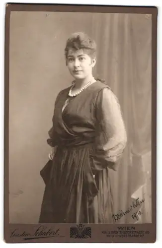 Fotografie Gustav Schubert, Wien, Breitenseerstrasse 26, Portrait einer Dame