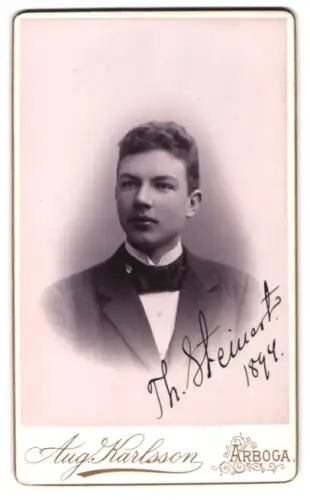 Fotografie Aug. Karlsson, Arboga, Porträt des Herrn Th. Steinart, 1899