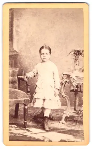 Fotografie Rudolph Uhlman, St. Joseph, Edmond Street 225, Porträt des Mädchens Lina