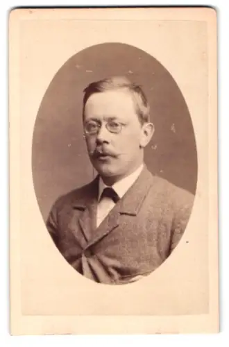 Fotografie Hansen & Weller, Kopenhagen, Østergade 15, Porträt des Herrn Heinrich Haver, 1884