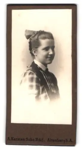 Fotografie A. Kersten Sohn Ndf., Altenburg /Sa., Porträt des jungen Mädchens Charlotte