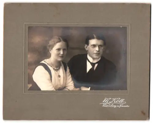 Fotografie M. Kolb, Nürnberg, Im Frauentor, Martha und Adolf im Jahr 1913