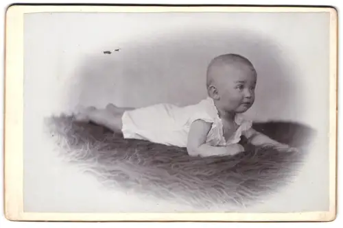 Fotografie unbekannter Fotograf und Ort, Maya Walderdorff als Kleinkind