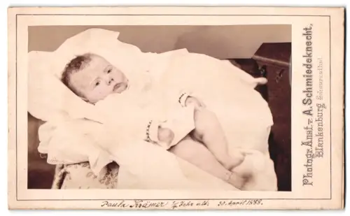 Fotografie A. Schmiedeknecht, Blankenburg, Paula Krämer als Baby im Jahr 1888